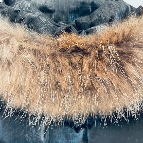 Fur-hooded ski & snow jacket from A Diamond in the Snow, size 4 - Picture 10 of 16